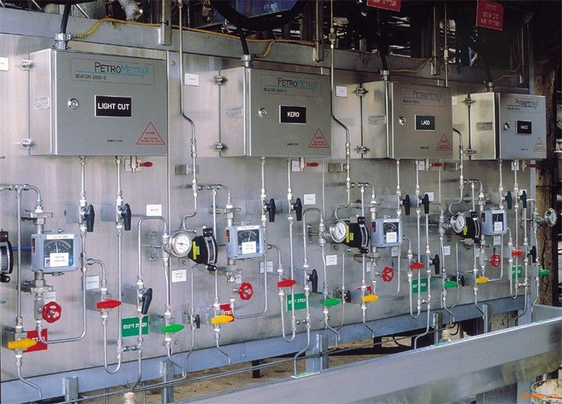 實驗室家具(jù)總包公司樣闆(pǎn)間氣路案例展(zhan)示