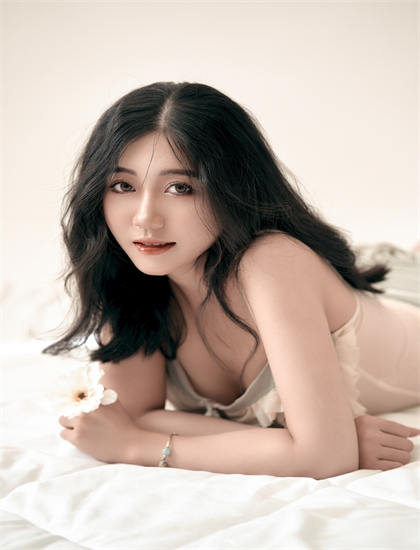 《暴帝卡里古拉2》心理独家分析引人入胜的：角色心理变化与情感轨迹解读，双语字幕